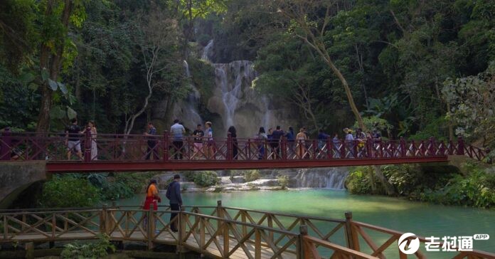 Tourists-visit-a-waterfall-in-Luang-Prabang-696x364.jpg