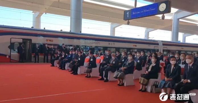 Senior-officials-and-dignitaries-attend-the-launch-of-the-Laos-China-Railway-at-.jpg